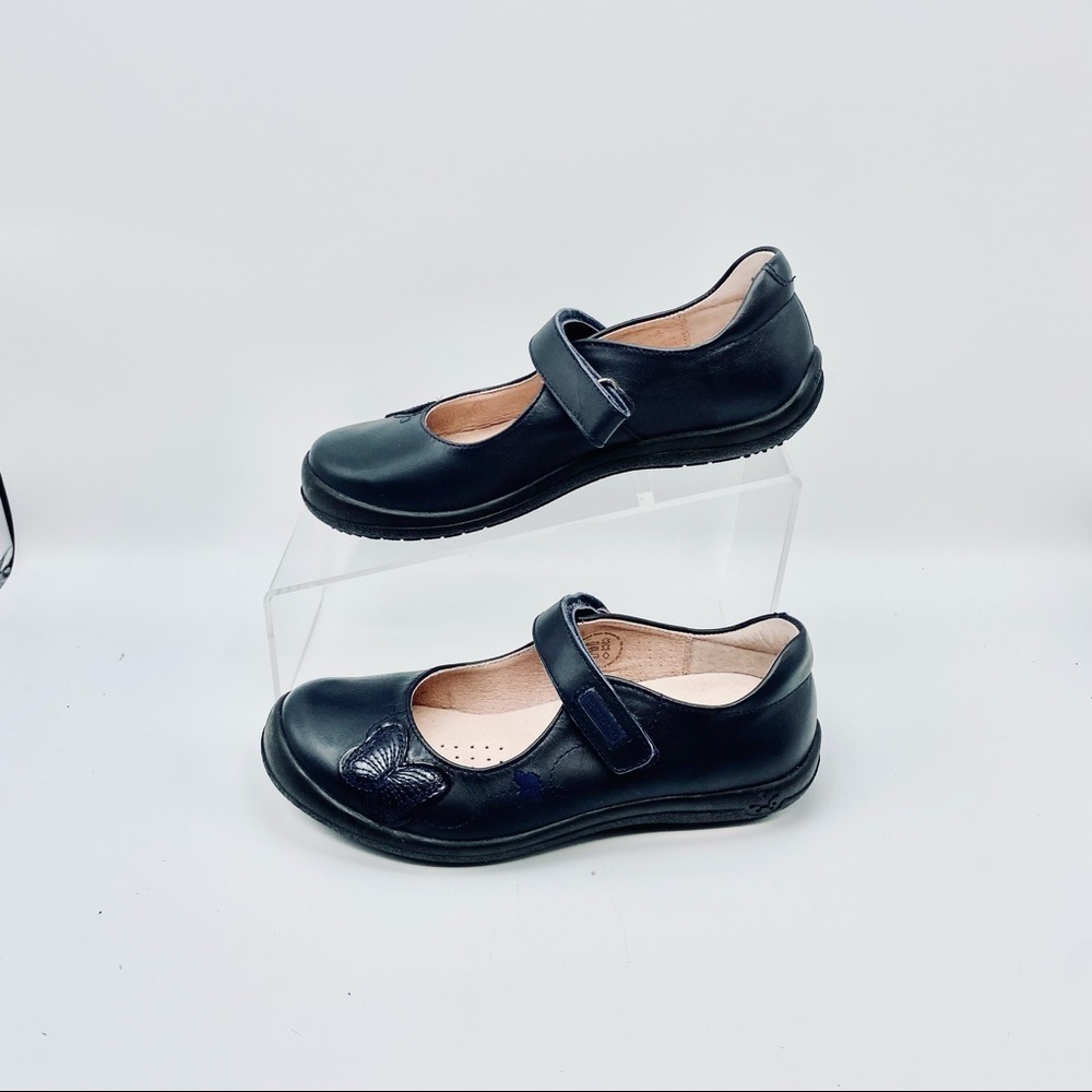NWT. Biomecanics Mercedes Girls Leather Uniform Shoes with Toe Guard. Size 3.